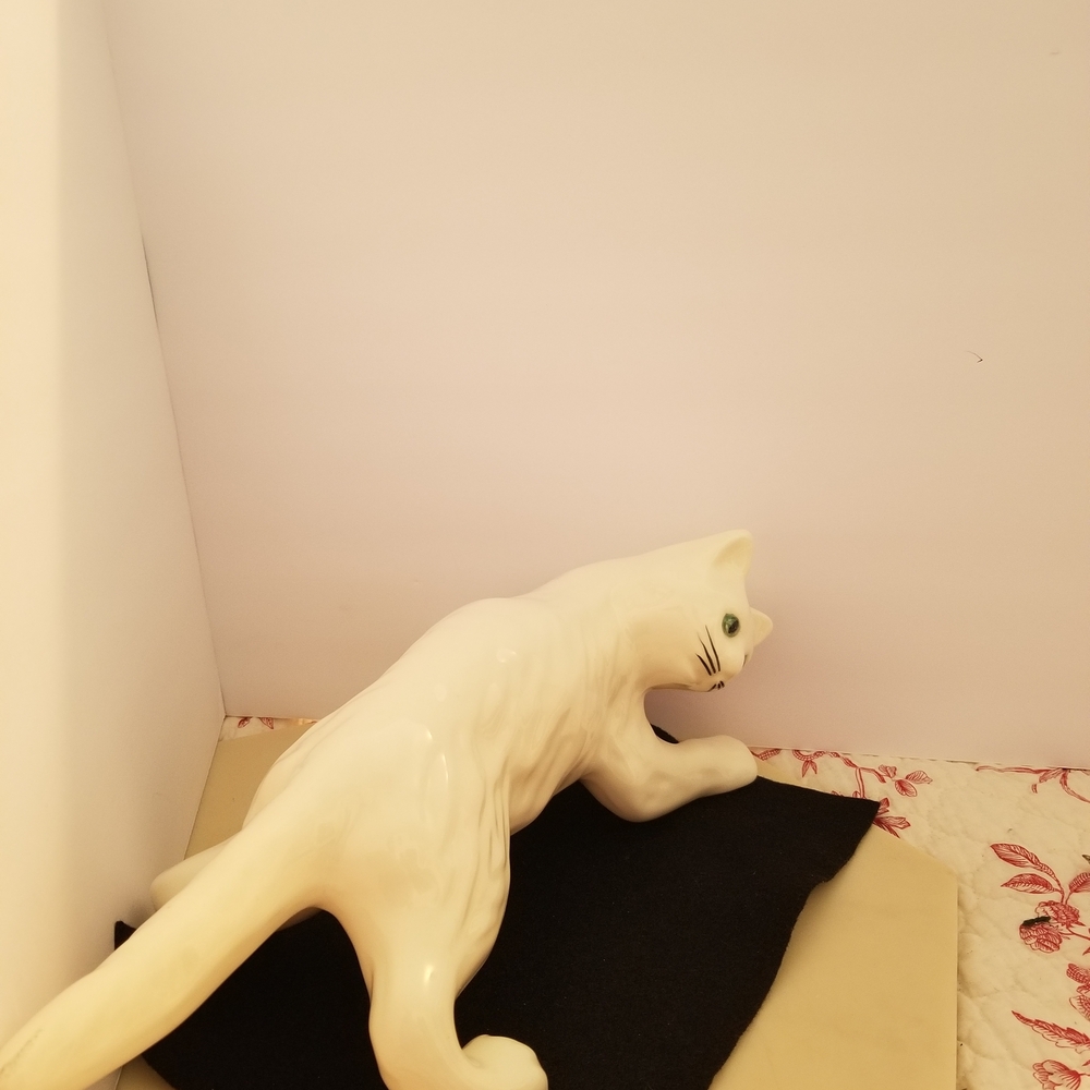 Elegant White Cat Figurine - Picture 2 of 6